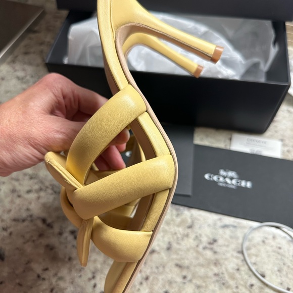 Gorgeous new in box Coach Kellie leather sandals - size 8.5 - Picture 8 of 15